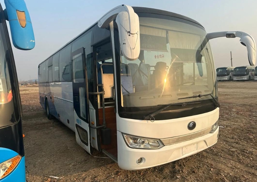 宇通49座大巴车