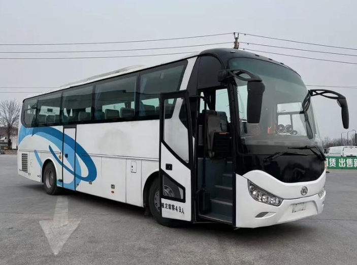 49座大巴车